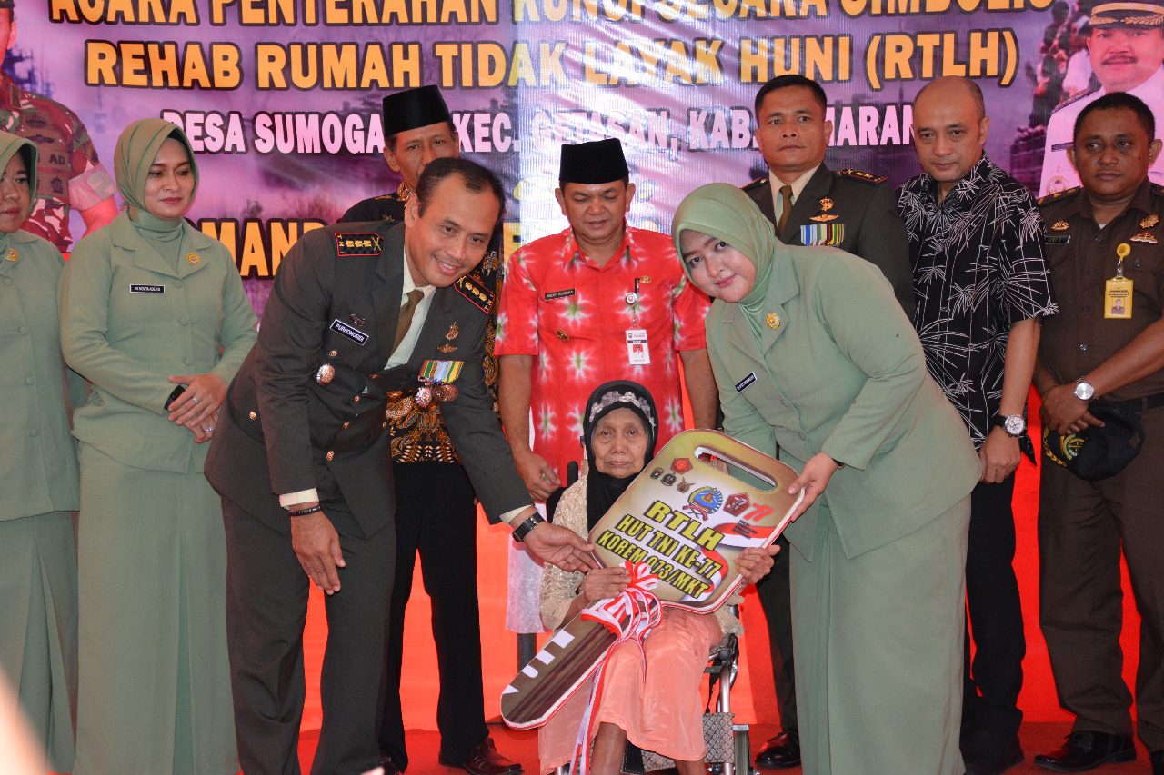 Peringatan HUT TNI Ke-77, Danrem 073/Makutarama Resmikan Rumah Tidak Layak Huni